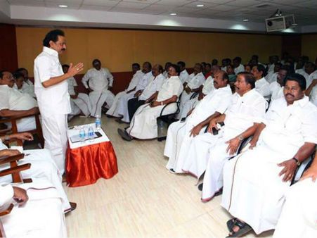 திமுக எம்.எல்.ஏக்கள் கூண்டோடு ராஜினாமாவா? 'சஸ்பென்ஸ்' என புதிர்போட்ட மு.க ஸ்டாலின்