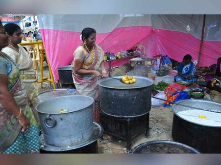 எழிலகத்தில் சமைத்து சாப்பிட்டு போராடும் ஜாக்டோ ஜியோ அமைப்பினர்