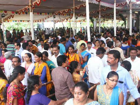கன்னியில் இருந்து துலாமிற்கு குரு பெயர்ச்சி : குருபகவானை வழிபட்ட பக்தர்கள் 