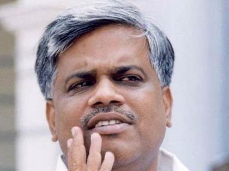 தினகரன் ஆதரவாளராக இருந்த தளவாய் சுந்தரம் ஈபிஎஸ் அணிக்கு மாறியது எப்படி தெரியுமா?