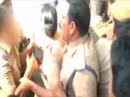 காத்திருப்போர் பட்டியலில் வைக்கப்பட்டார் பெண் எஸ்ஐயிடம் அசிங்கமாக நடந்த ஏசி.. கமிஷனர் அதிரடி!