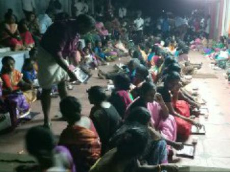 தீபாவளி போனஸ்.. நாகர்கோவில் ரப்பர் கழக அலுவலகம் முன்பு விடிய, விடிய போராட்டம் நடத்திய தொழிலாளர்கள்