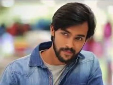 பிக்பாஸ் தமிழ் பட்டத்தை வென்றெடுத்த ஆரவ்!