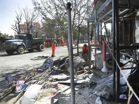 ஆப்கானிஸ்தானில் தற்கொலைப்படை தாக்குதல்.. 32 பேர் உடல்சிதறி பலி