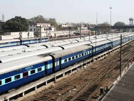 மழை எதிரொலி.. சென்ட்ரல், எழும்பூரில் இருந்து புறப்படும் 57 ரயில்களின் நேரம் மாற்றம்