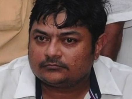 ஜெயலலிதா வாரிசு நான்தான்.. சான்று கேட்டு தாசில்தாரிடம் தீபக் விண்ணப்பம்!