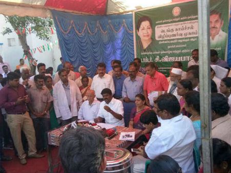 பயப்படாதீங்க.. டெங்கு ஒரு சாதாரண காய்ச்சல்தான்: சொல்கிறது மத்தியக்குழு!