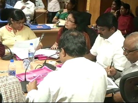 வரலாறு காணாதவகையில் அவசரம் அவசரமாக டெங்கு மத்திய குழு தமிழகம் வந்தது ஏன்? பரபர பின்னணி