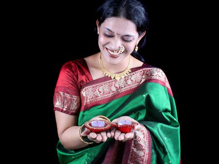 தீபங்கள் ஒளிரும் தீபாவளி... தந்தேரேஸ் தொடங்கி யம துவிதியை வரை ஐந்து நாள் கொண்டாட்டம்