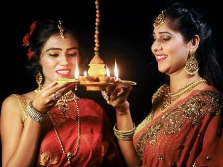 அன்பின் தீபாவளி வர வேண்டும்! 