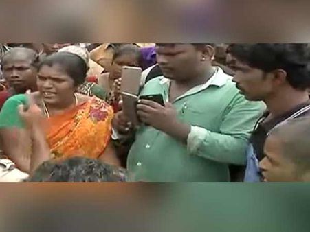 அமைச்சர் ஜெயக்குமாருக்கு எதிராக காசிமேடு மீனவர்கள் கொந்தளிப்பு - போலீஸ் தடியடி