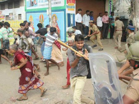 மீனவர்கள் ஆவேசம் எதிரொலி.. ஜெயக்குமார் உறவினர்களின் விசைப்படகுகளில் சீன என்ஜின்கள் அகற்றம்!