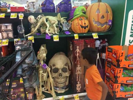 பேய் ஆடை.. ஸ்டைலான சோபியா.. ஸ்டன்னிங் சூப்பர்மேன்.. ஹேப்பி ஹல்லோவென் டே!