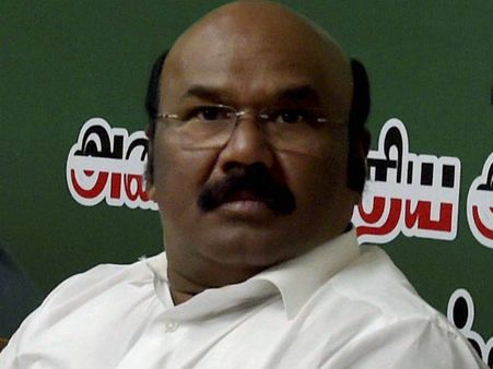 பார்ப்பவர்கள் கண்களில் கோளாறு.. அதனால்தான் எல்லாம் காவியாக தெரிகிறது: ஜெயக்குமார் விதண்டாவாதம்