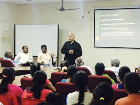 அரசு அதிகாரிகளுக்கும் அரசியல் தலைவர்களுக்கும் ஆலோசனை வழங்கும் 'ஜஸ்ட் மேட்'