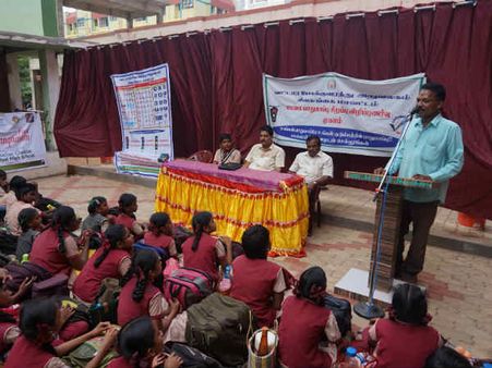 காரைக்குடி பள்ளி மாணவர்களுக்கு சாலை பாதுகாப்பு விழிப்புணர்வு பயிற்சி