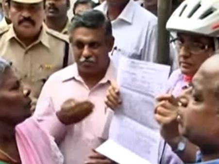 சைக்கிளில் ஆய்வு செய்ய வந்த கிரண் பேடி.. கறுப்புக் கொடியுடன் திரண்ட அதிமுகவினர்.. எம்எல்ஏ கைது