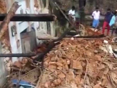 கிருஷ்ணகிரி அருகே சுவர் இடிந்து ஒரே குடும்பத்தை சேர்ந்த 5 பேர் பலி