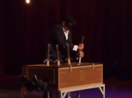 ஐரோப்பாவில் படமாக்கப்பட்ட'மெர்சல்' மேஜிக் ஷோ மேக்கிங் வீடியோ.. ப்பா படுபயங்கரமா இருக்கே!