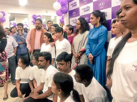 சென்னையில் மாற்றுத் திறனாளிகள் சலூன்.. திறந்து வைத்தார் மிதாலி ராஜ்!