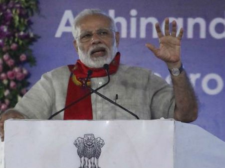 குஜராத்தில் தாகேஜ்- கோகா படகுப் போக்குவரத்தை தொடங்கி வைத்தார் பிரதமர் மோடி!