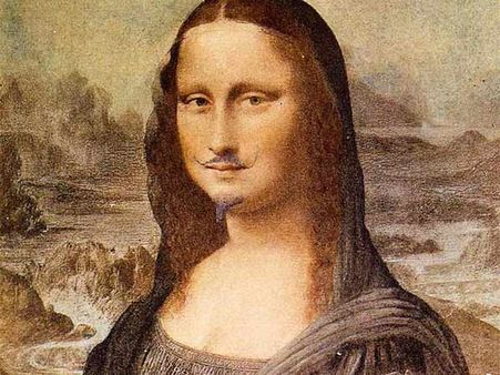 மீசை தாடி வரைந்து மோனாலிசாவை 