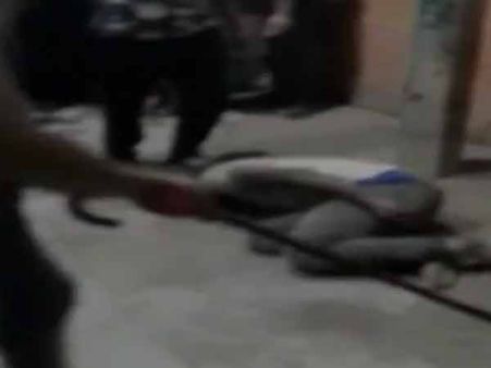 டெல்லியில் நைஜீரிய வாலிபரை கட்டி வைத்து கொலை வெறி தாக்குதல்.. பதற வைக்கும் வீடியோ