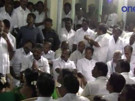 தேனியில் பொதுக்கூட்டம் போல நடந்த ஓபிஎஸ் ஆலோசனைக் கூட்டம் - வீடியோ