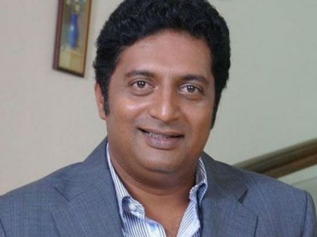 தாஜ்மஹாலை இடிக்கும் முன்பு சொன்னால் கடைசியாக குழந்தைகளுக்கு காட்டிவிடுவோம்.. பிரகாஷ் ராஜ் சுளீர்