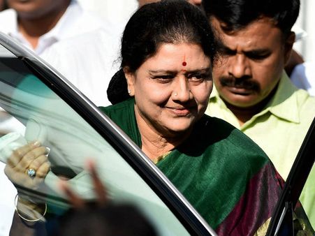 சசிகலாவை வெளியே வராமல் தடுத்தது ஈபிஎஸ் அணியின் அதிரடி மனு