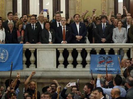 ஆஹா, இப்படியும் ஒரு நாடா? அதிக நேரம் வேலை பார்த்ததால் வேலை பறிக்கப்பட்ட ஊழியர்.. கோர்ட்டில் கேஸ்