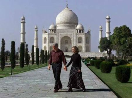 யோகி சொல்லிட்டா யாரும் தாஜ்மகாலைப் பார்க்க வராம போயிடுவாங்களா என்ன!!