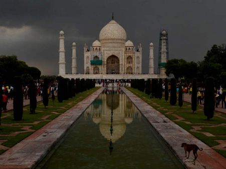 சுற்றுலா தலப் பட்டியலில் இருந்து தாஜ்மஹால் நீக்கம்.. உ.பி அரசு அதிரடி
