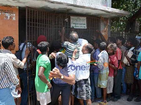 குடிமகன்களே.. குவார்டருக்கு ரூ. 12 விர்.. ஃபுல்லுக்கு ரூ. 48 ஜிவ்.... லிஸ்ட்டைப் பாருங்க!