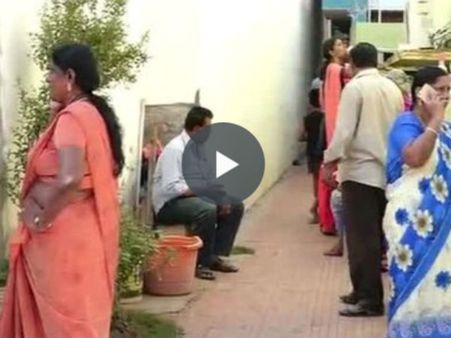 மதுரையில் ஆசிரியர் வீட்டில் பூட்டை உடைத்து 50 சவரன் நகையை ஆட்டைய போட்ட கொள்ளையர்கள் - வீடியோ!