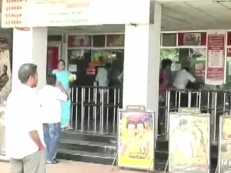 சினிமா டிக்கெட் விலை கிடுகிடு உயர்வின் பின்னணி இதுதான்!