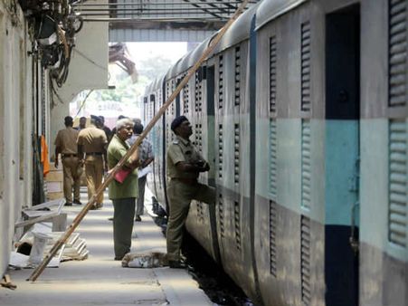சேலம் ரயில் கொள்ளை... துப்புக் கொடுப்பவர்களுக்கு ரூ.2 லட்சம் சன்மானம்... சிபிசிஐடி அறிவிப்பு