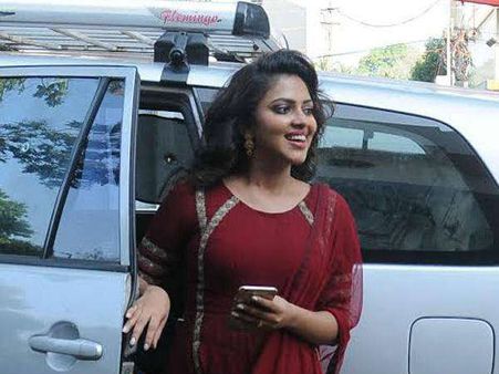 சொகுசு கார் பதிவு செய்ததில் 'தில்லாலங்கடி'.. வசமாக சிக்கிக் கொண்ட அமலாபால்!