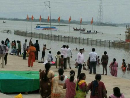 ஆந்திரா: கிருஷ்ணா நதியில் படகு கவிழ்ந்த விபத்தில் பலி எண்ணிக்கை 18 ஆக அதிகரிப்பு