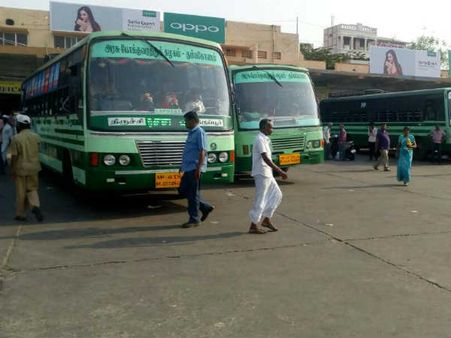 சம்பள பாக்கியை தராத புதுவை அரசு... போக்குவரத்து ஊழியர்கள் தொடர் ஸ்டிரைக்... பயணிகள் அவதியோ அவதி!