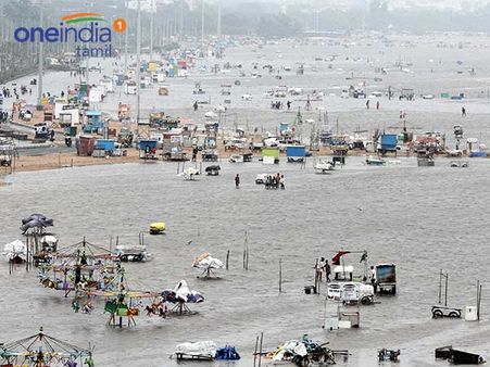 கரைக்கு இடம் பெயர்ந்த கடல்.. மக்கள் உற்சாகக் குதியாட்டம்.. மெரீனாவிலிருந்து லைவ் ரிப்போர்ட்!