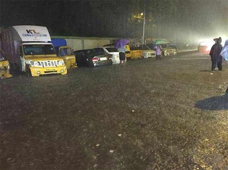 சென்னையில் கொட்டித் தீர்க்கும் கனமழை.. அமைச்சர்கள் அவசர ஆலோசனை