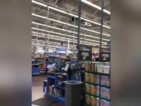 கொலராடோ.. வால்மார்ட் சூப்பர் மார்க்கெட்டில் துப்பாக்கிச்சூடு - 2 பேர் பலி, பலர் காயம்