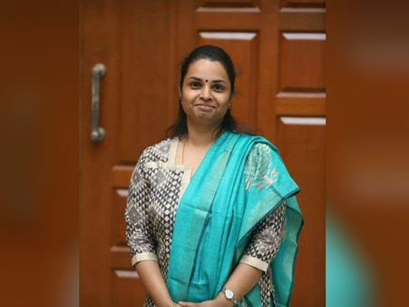 திமுக முன்னாள் அமைச்சர் பொங்கலூர் பழனிச்சாமி தம்பி மகள் வித்யா மரணம்