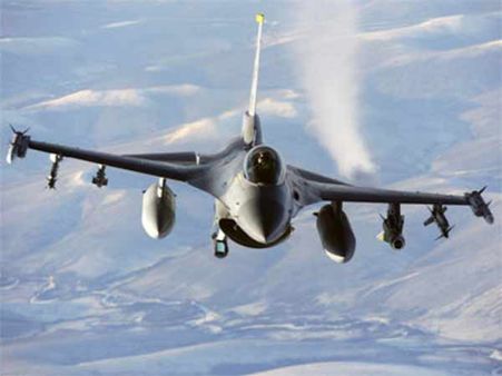 235 பேரை கொல்ல பயன்பட்ட வாகனங்கள் தாக்கி அழிப்பு.. எகிப்து போர் விமானங்கள் அதிரடி!