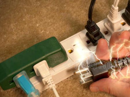 விருதுநகர் மாவட்டம் ஓ.கோவில்பட்டியில் மின்சாரம் தாக்கி சிறுவன் பலி!