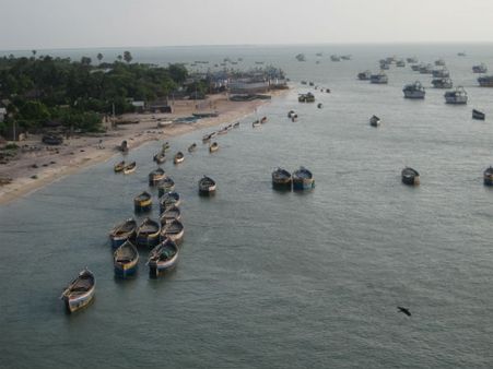 தூத்துக்குடி கடலில் அத்துமீறி நுழைந்த அமெரிக்க கப்பல்.. தண்டனை விதிக்கப்பட்ட 35 பேரும் விடுதலை