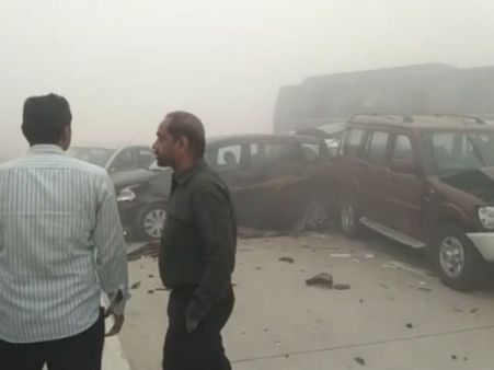 பனி மூட்டம்: டெல்லி - ஆக்ரா சாலையில் 10க்கும் மேற்பட்ட வாகனங்கள் மோதி விபத்து- வைரல் வீடியோ!