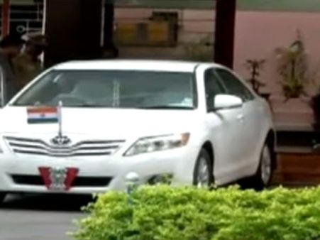 மாநில உரிமைகளை மிதிப்பதா? வரம்பு மீறி செயல்படுவதா? ஆளுநருக்கு திமுக, இடதுசாரிகள் கடும் கண்டனம்