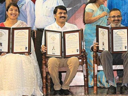 நியூஸ் 18 தமிழ்நாடு எடிட்டர் குணசேகரனுக்கு பால கைலாசம் விருது-அரியலூர் அனிதாவுக்கு அர்ப்பணித்தார்!